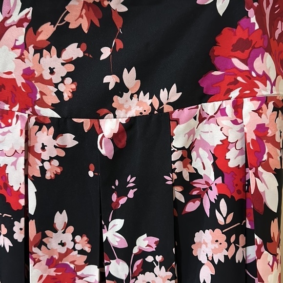 NEW Roz & Ali Pleated Skirt Black & Floral Sz 10 - Picture 6 of 9